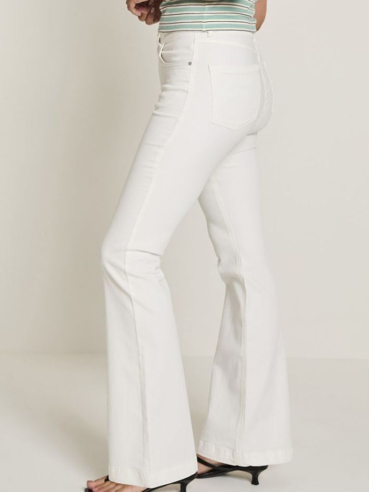  002 - White - L