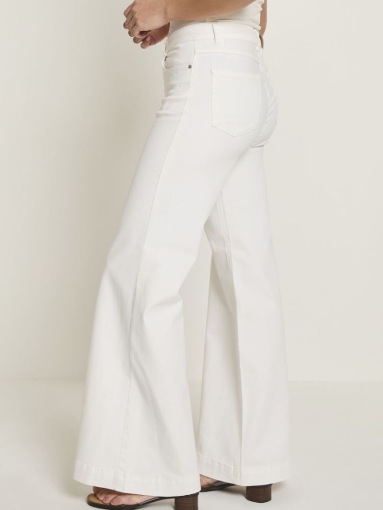  002 - White - L