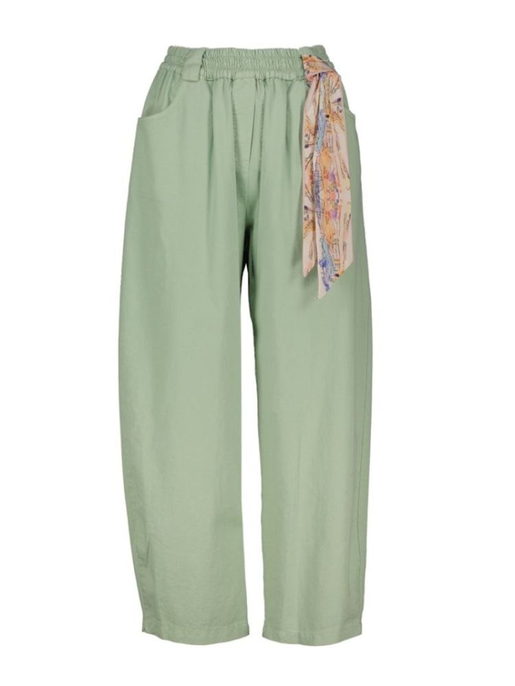  Light green